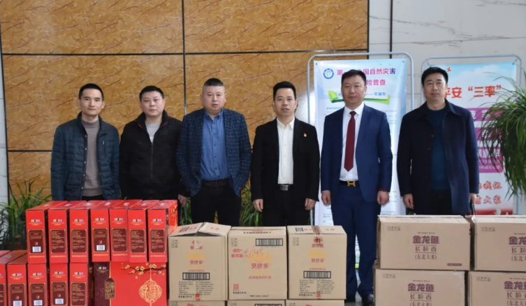 嘉兴市重庆商会走访慰问三峡移民