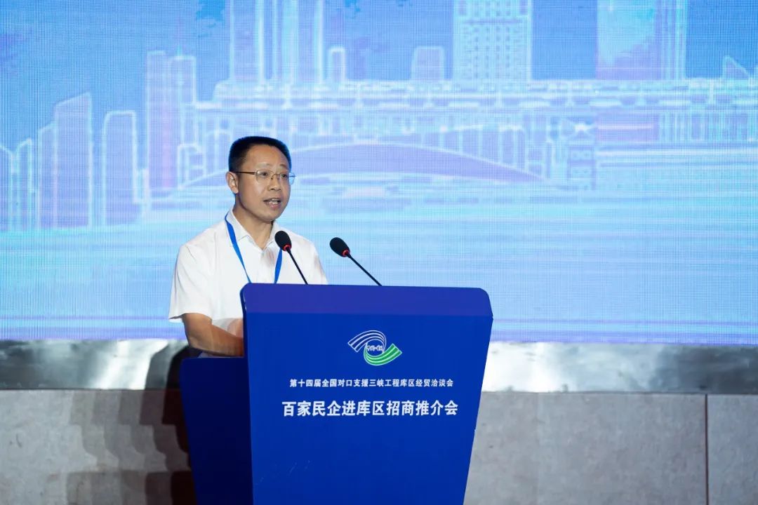 理事陈世安参加“百家民企进库区”走进万州活动