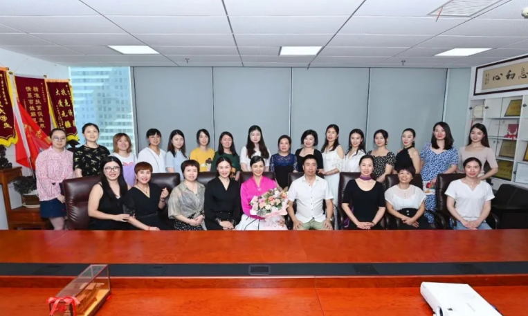 礼仪风采 优雅随行