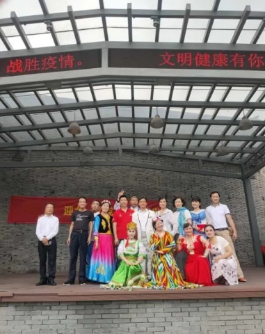 嘉兴市重庆商会开展“七个一”活动社区文艺演出